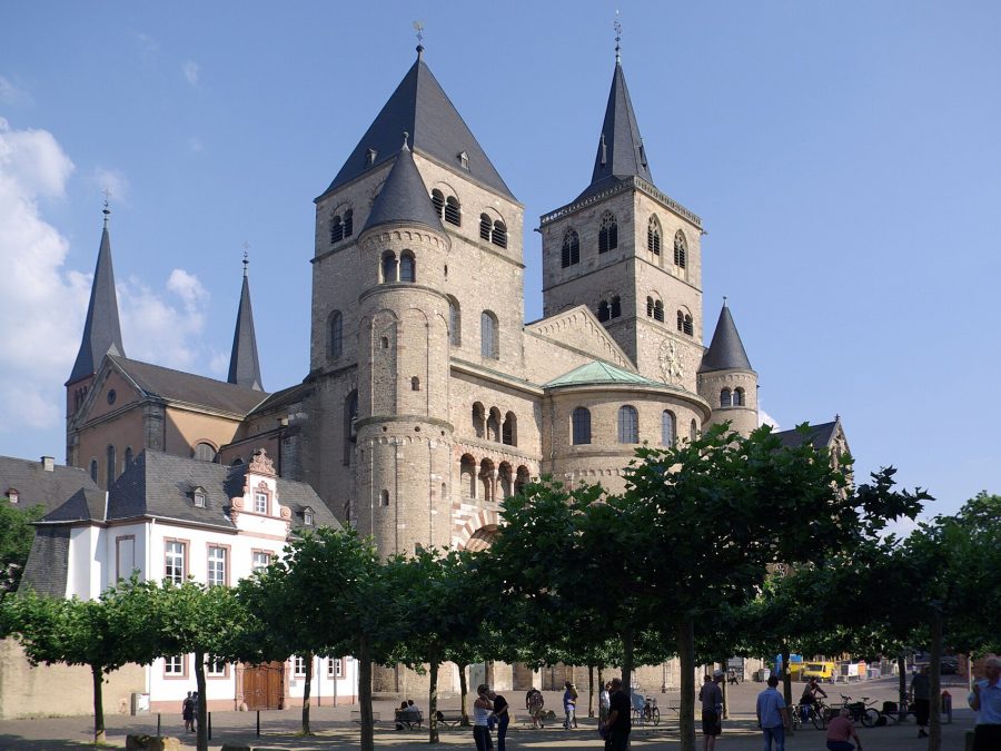 Domfreihof and Trier Cathedral