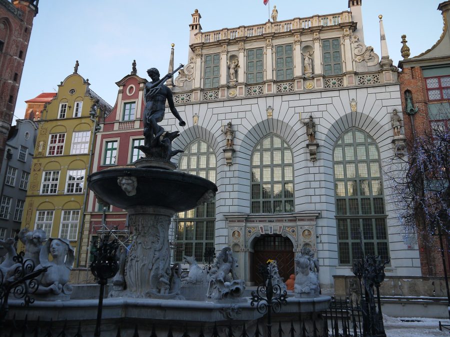 Neptune's Fountain and Artus Court
